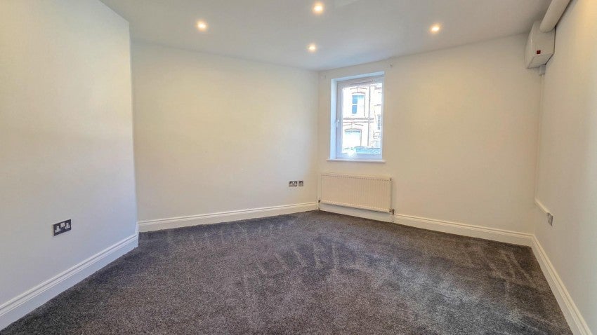 Flat Castilian Street in Northampton