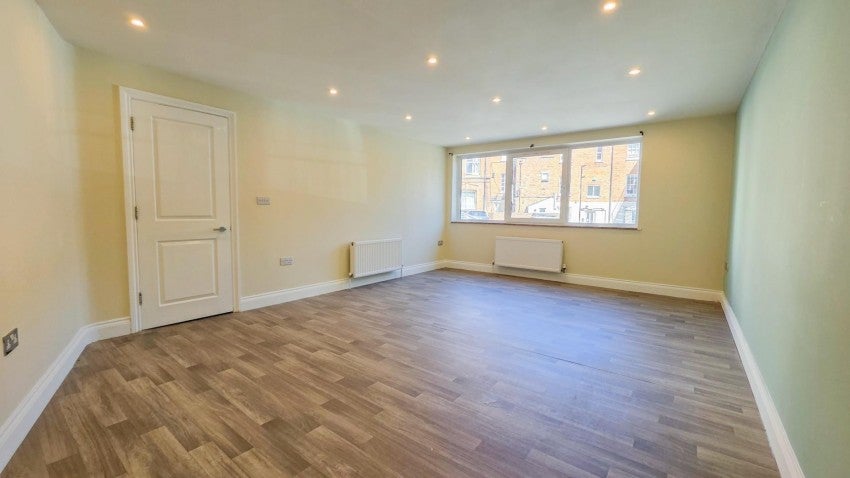 Flat Castilian Street in Northampton