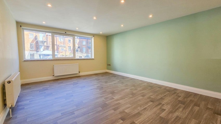 Flat Castilian Street in Northampton