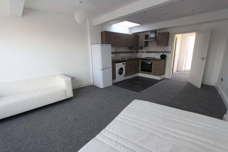 Flat Masons Avenue in Greater London