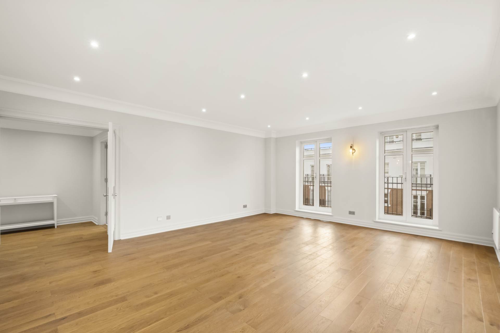 Flat Stone Hall Place in Greater London