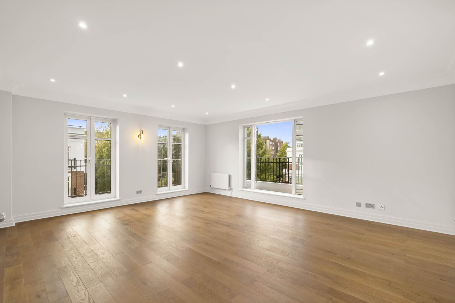Flat Stone Hall Place in Greater London