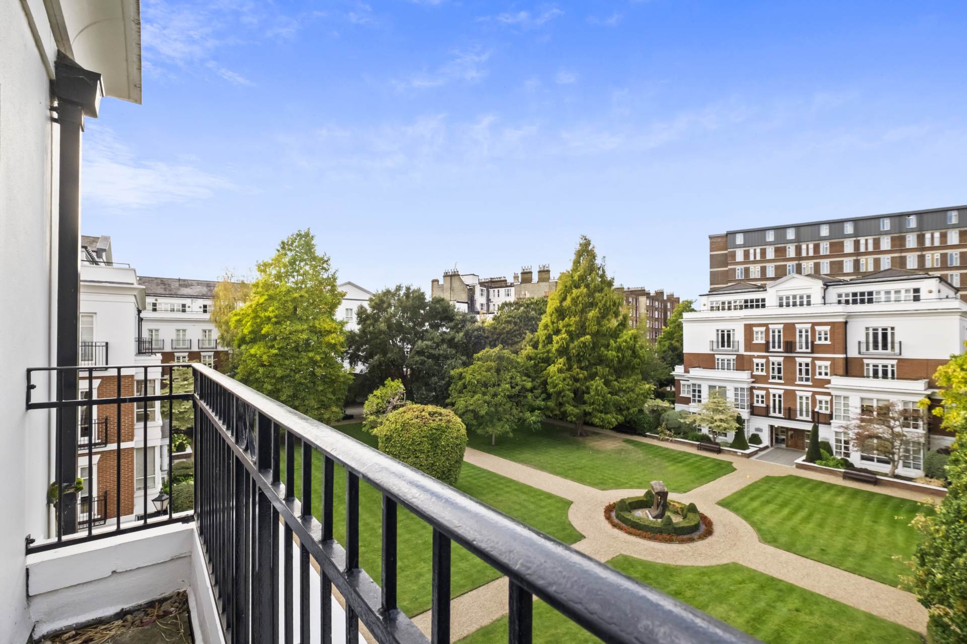 Flat Stone Hall Place in Greater London
