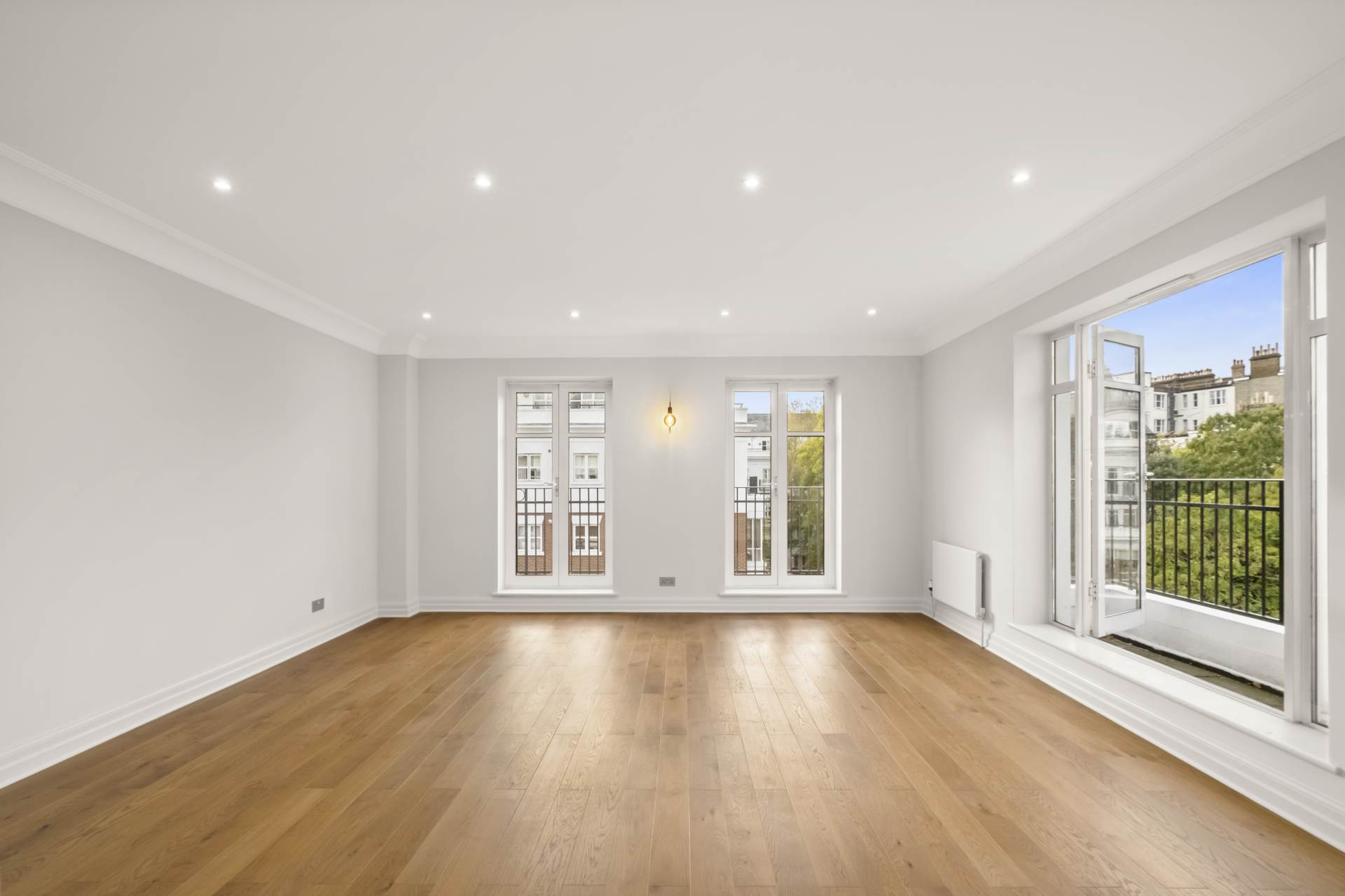 Flat Stone Hall Place in Greater London