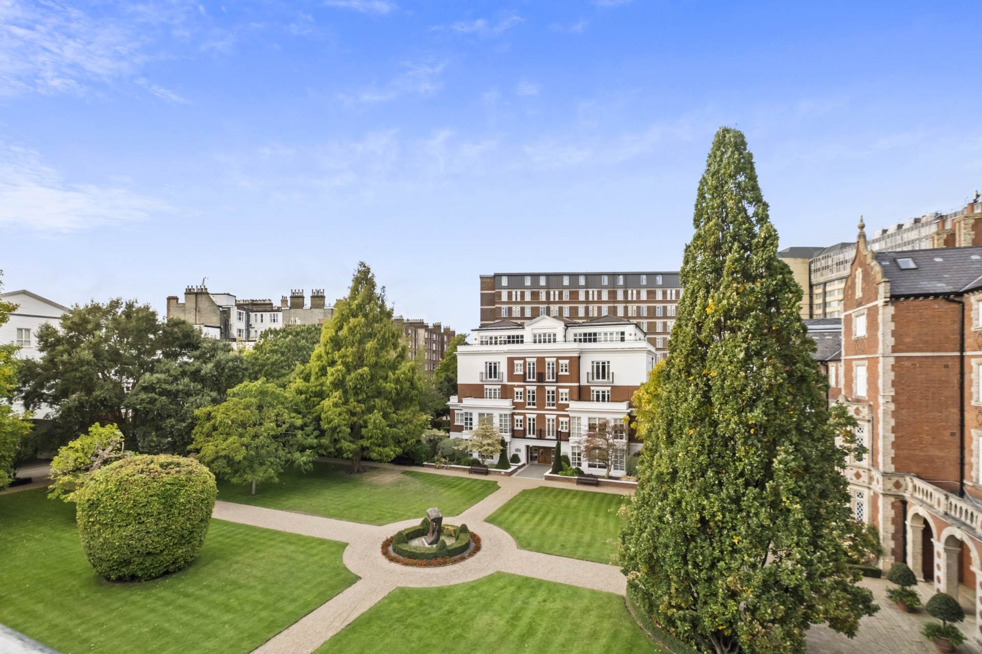 Flat Stone Hall Place in Greater London