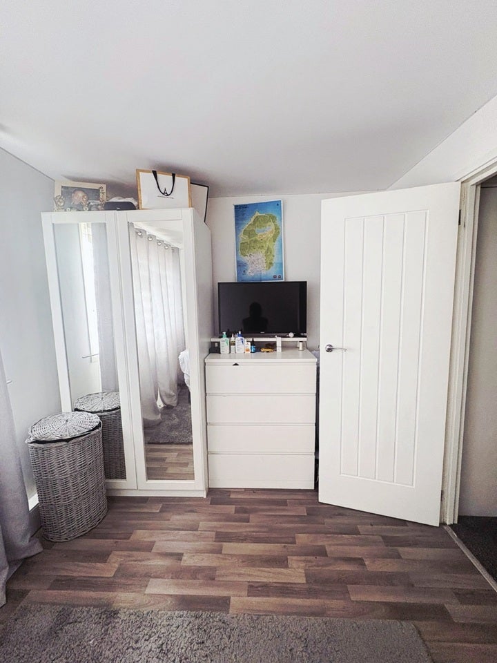 Room Long Lane in Greater London