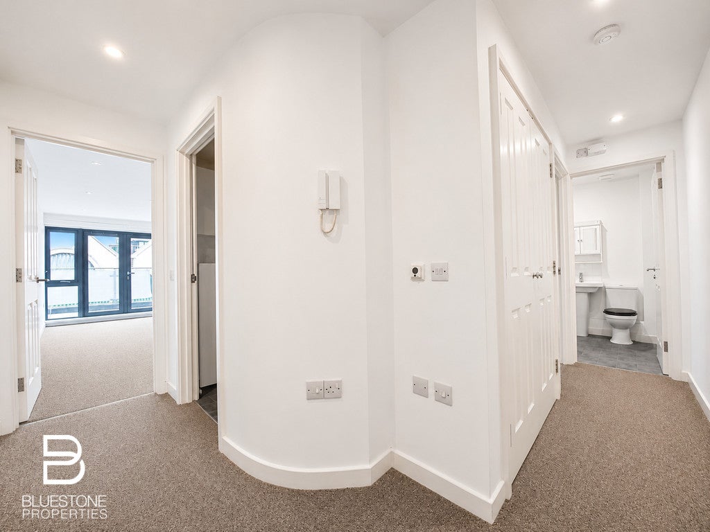 Flat Clarendon Road in Reigate and Banstead