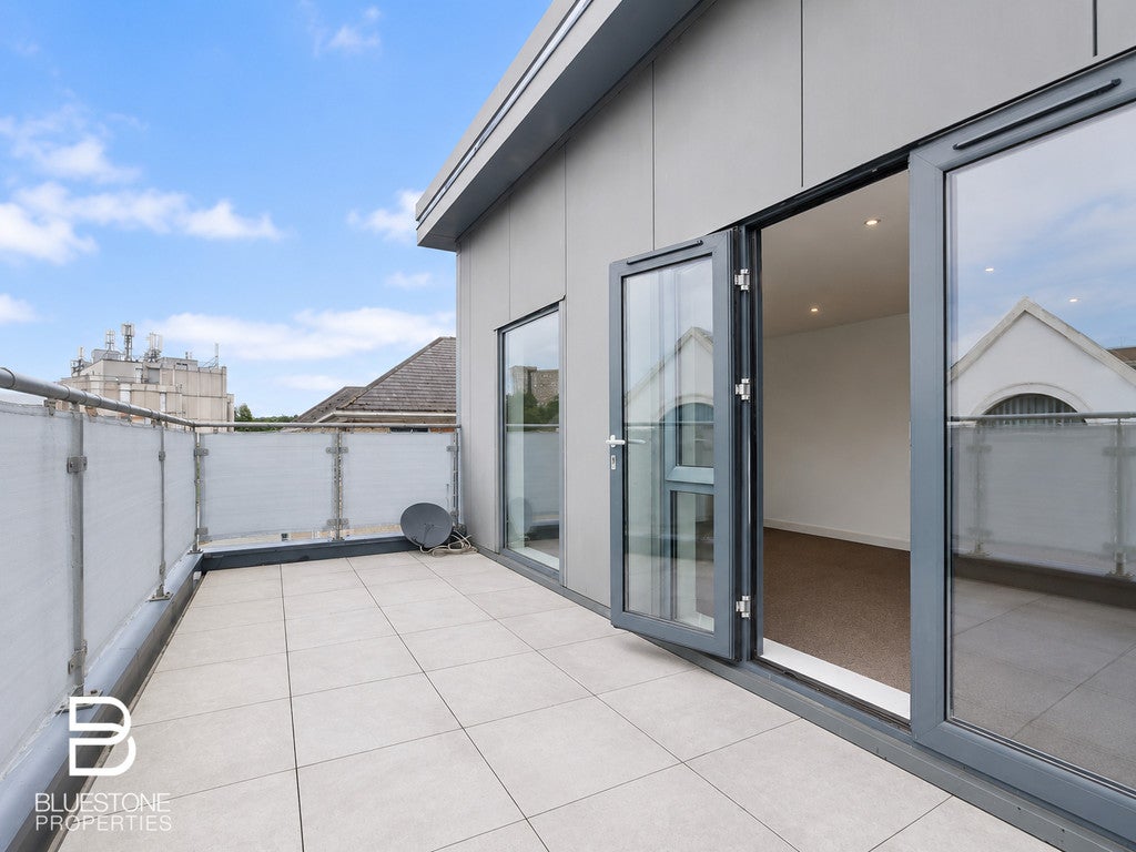 Flat Clarendon Road in Reigate and Banstead