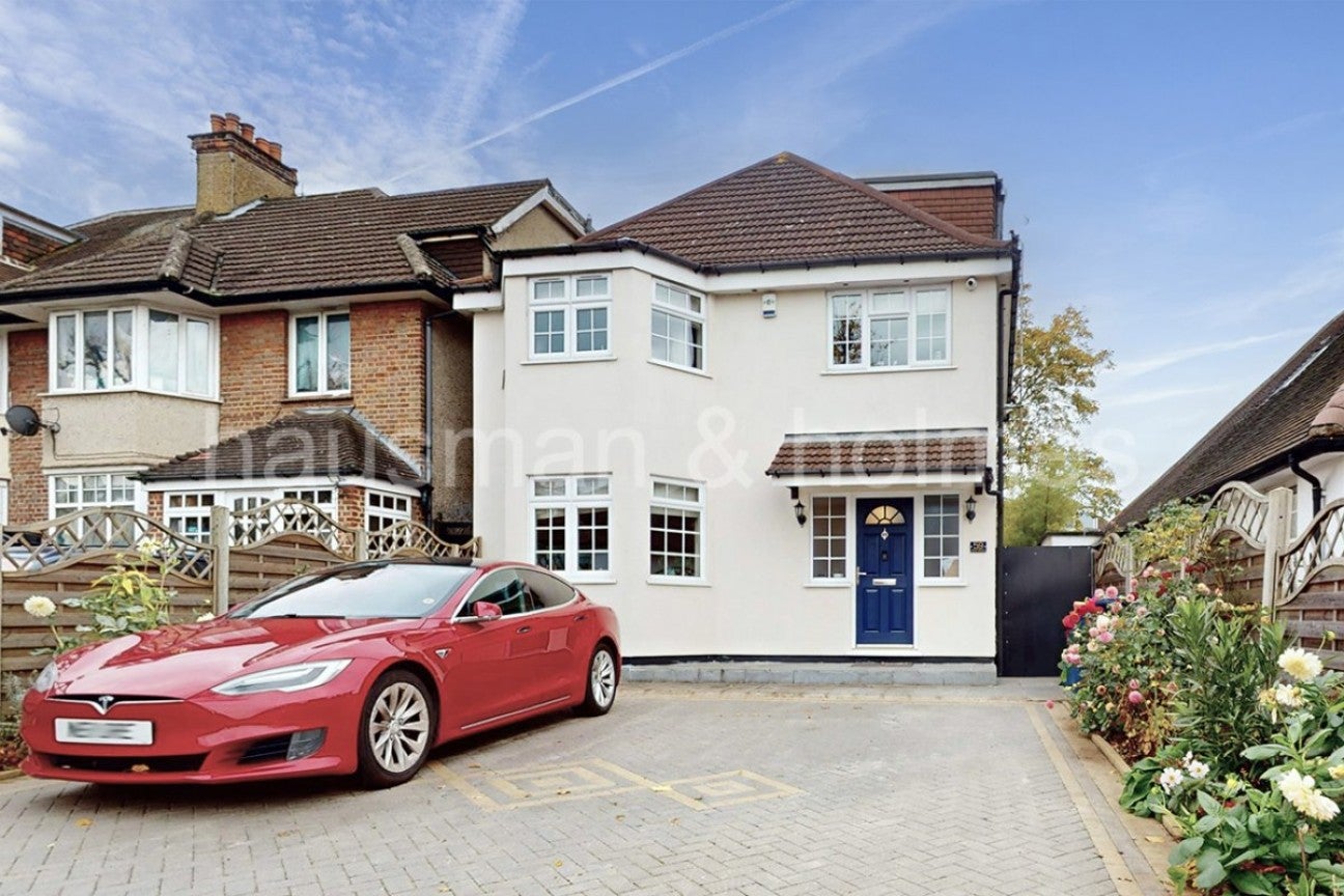 House Greenfield Gardens in Greater London