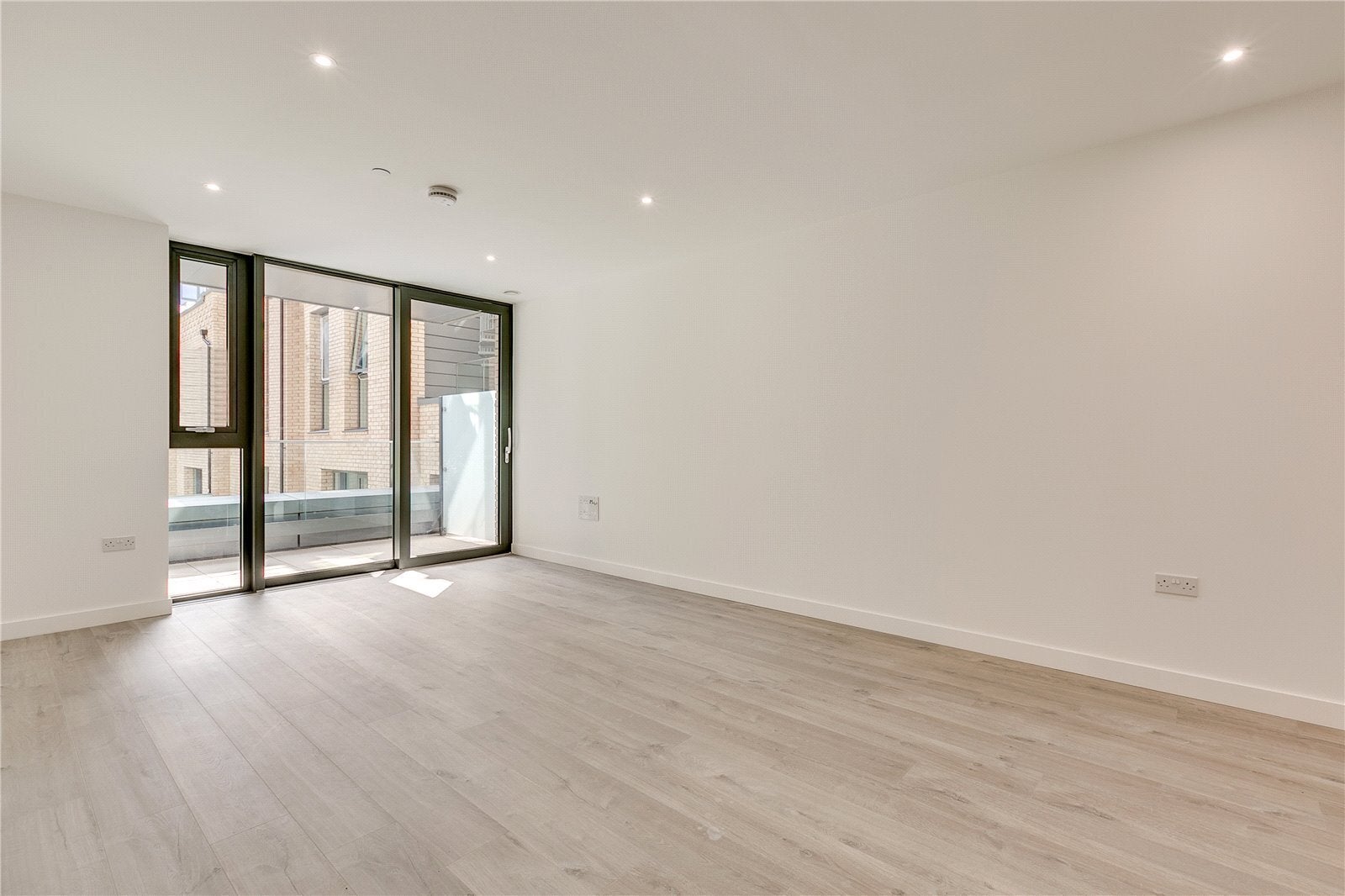 Flat Endymion Road in Greater London