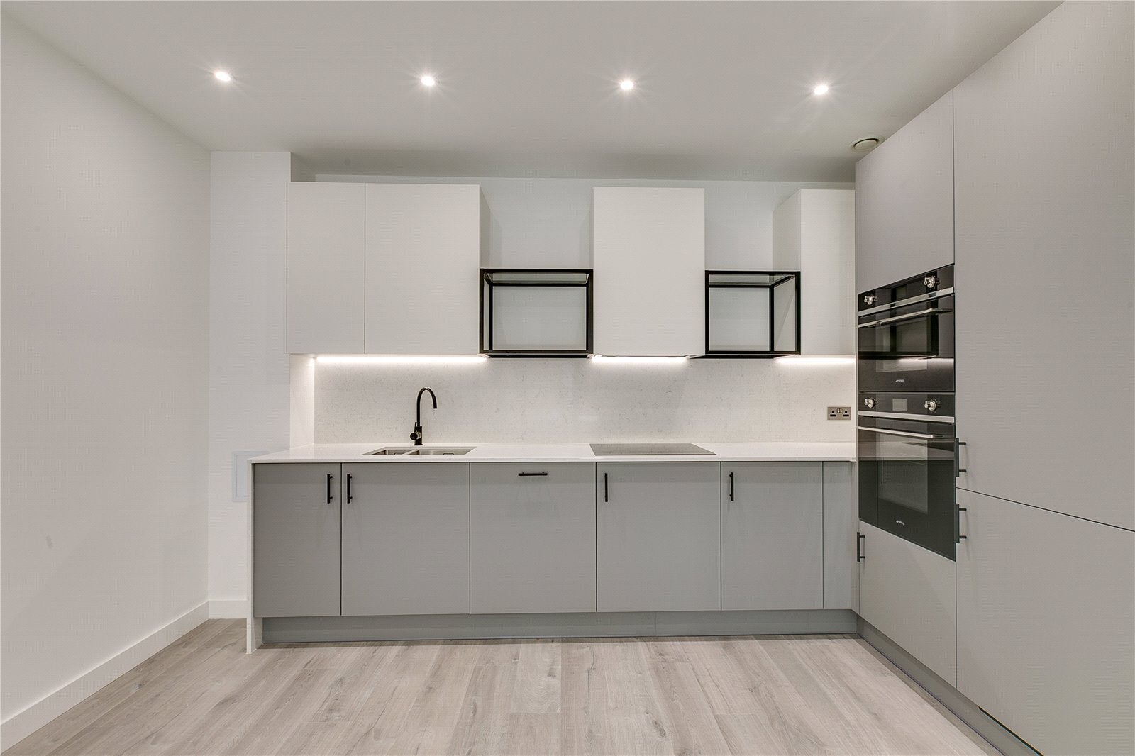 Flat Endymion Road in Greater London