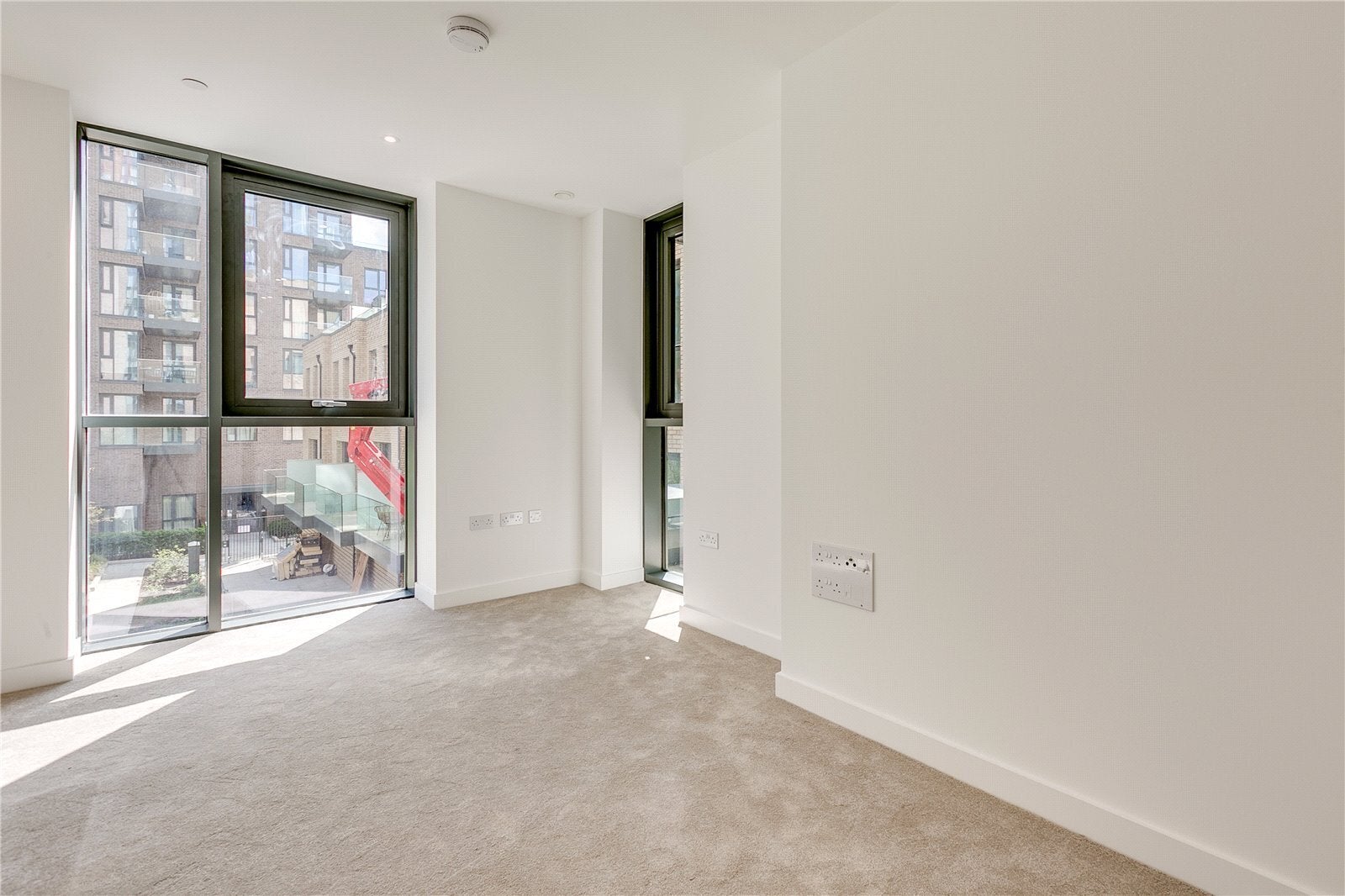 Flat Endymion Road in Greater London