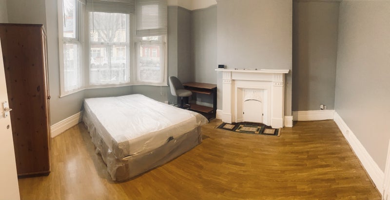 Room Trafford Road in Greater London
