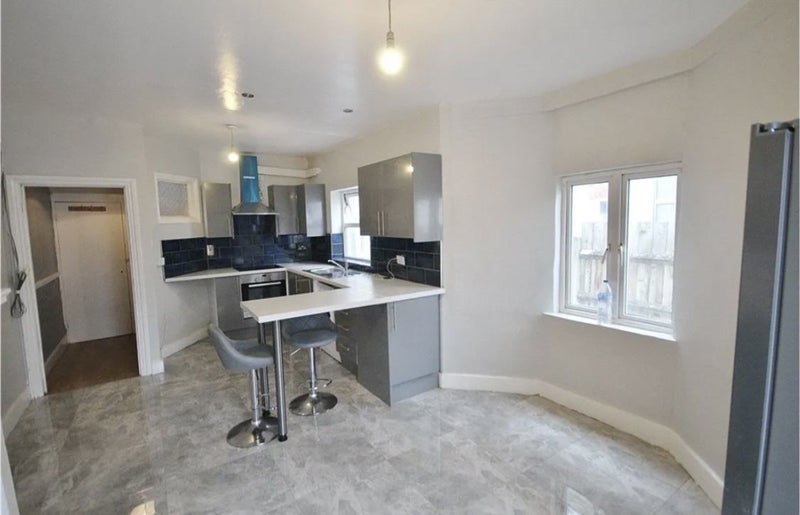 Room Trafford Road in Greater London