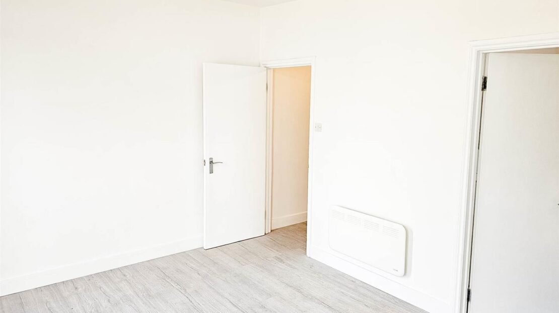 Flat Linthorpe Road in Greater London