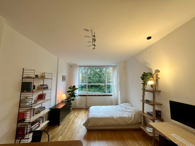 Flat Kingsland Road in Greater London