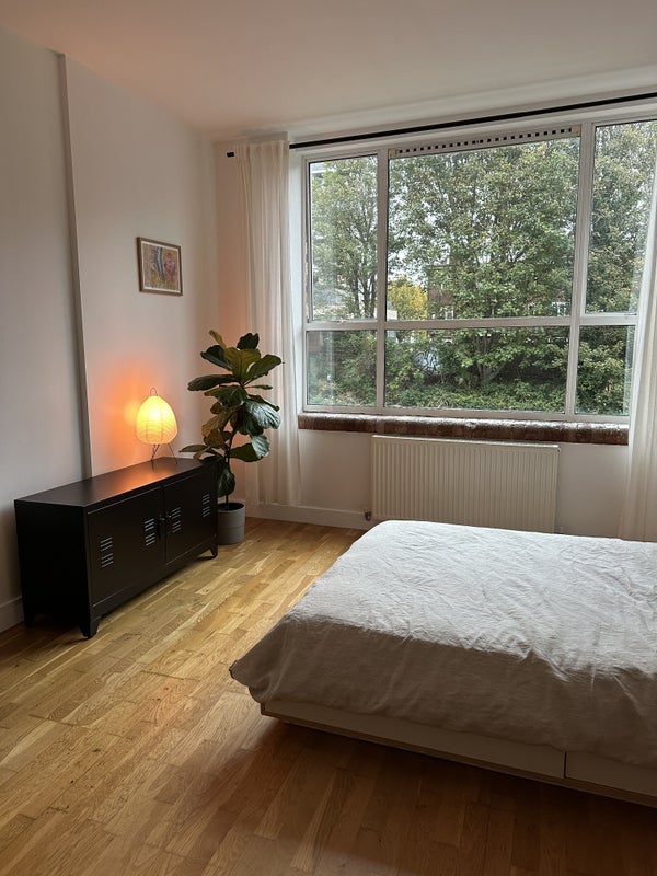 Flat Kingsland Road in Greater London