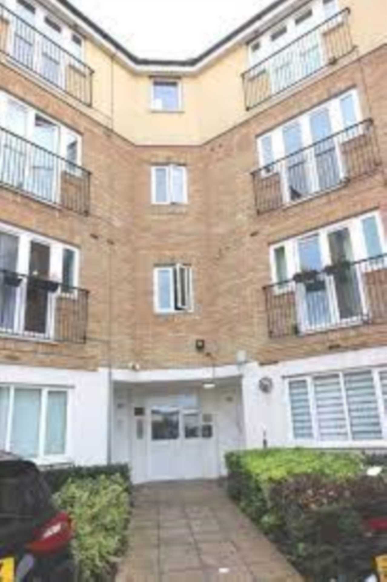 Flat Tom Cribb Road in Greater London