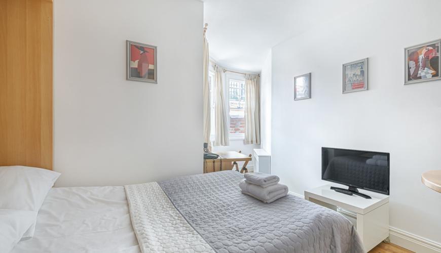 Flat Fulham Palace Road in Greater London