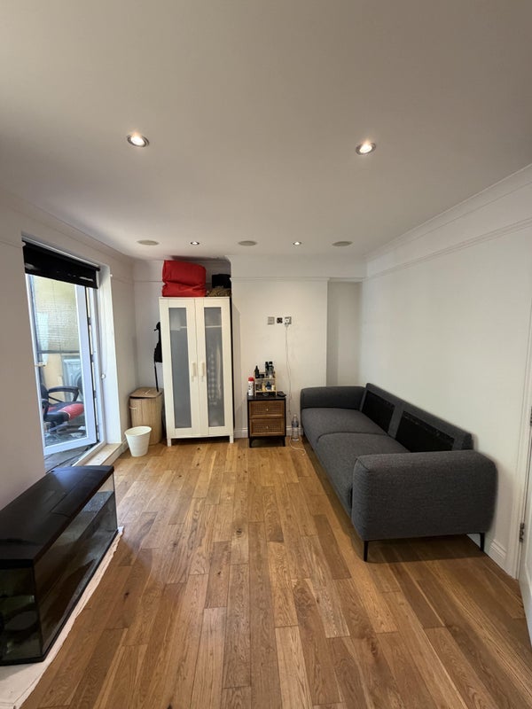 Room Paddington Green in City of Westminster