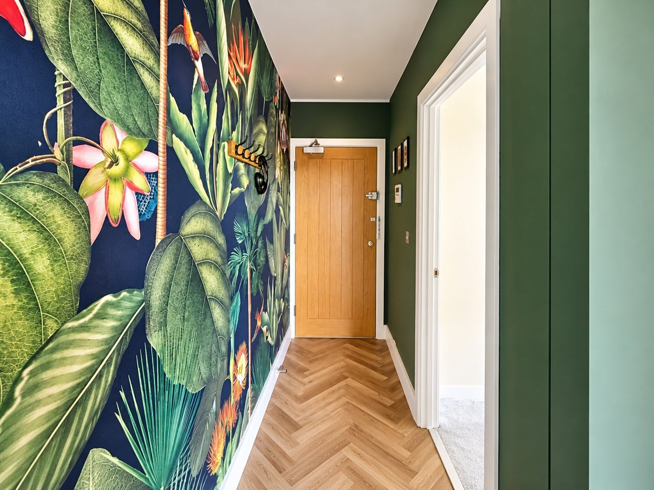 Flat Cleeve Road in Mole Valley