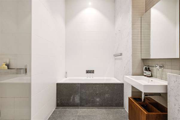 Flat Little Britain in City of London