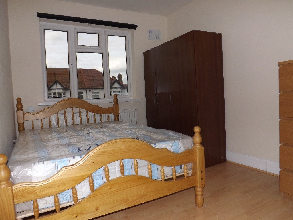 Flat Hornchurch Road in Greater London