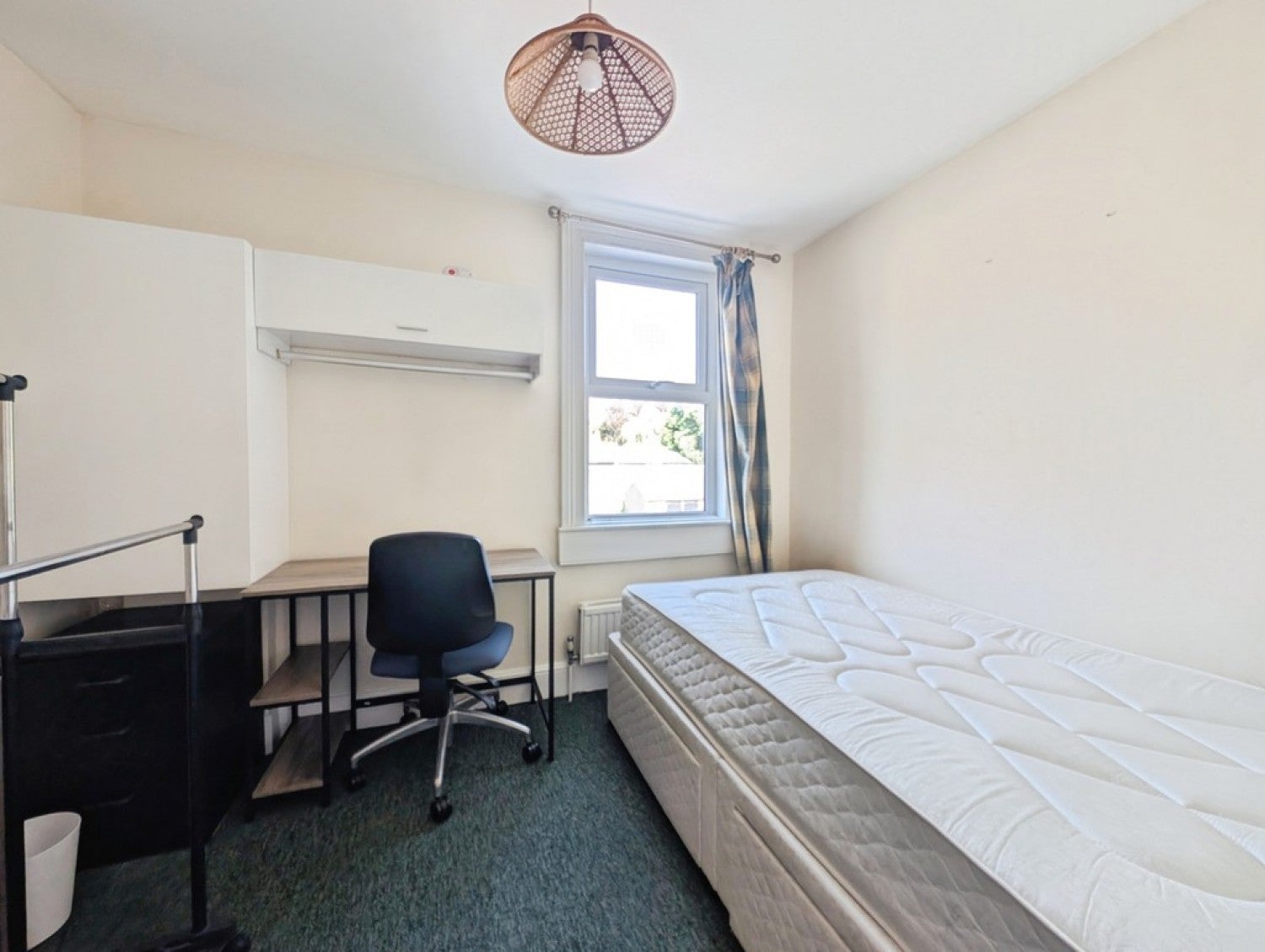 Room Shaftesbury Road in Bath
