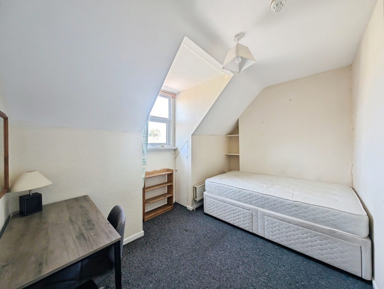 Room Shaftesbury Road in Bath
