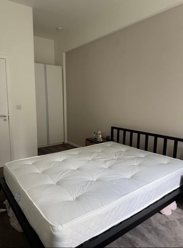 Room Mirabelle Gardens in Greater London