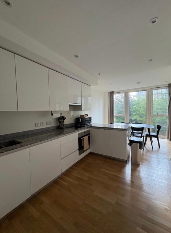 Room Mirabelle Gardens in Greater London