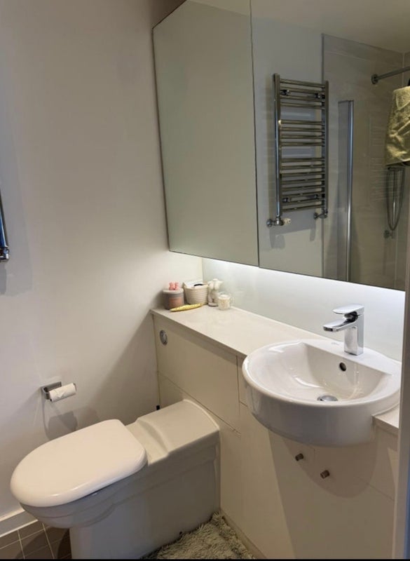 Room Mirabelle Gardens in Greater London