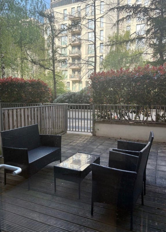 Room Mirabelle Gardens in Greater London