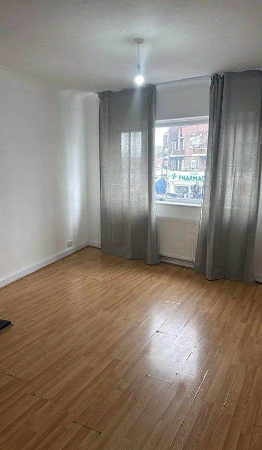 Flat Streatfield Road in Greater London