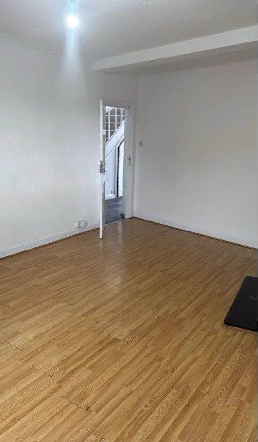 Flat Streatfield Road in Greater London