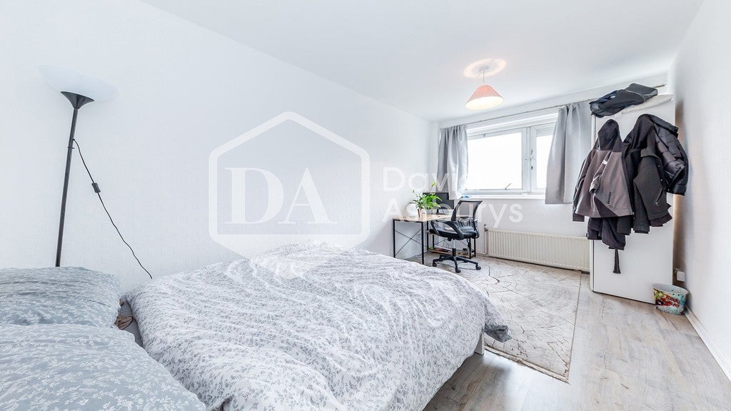 Flat York Way in Greater London