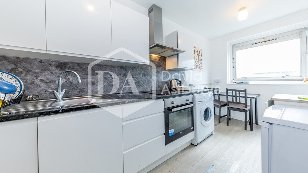 Flat York Way in Greater London