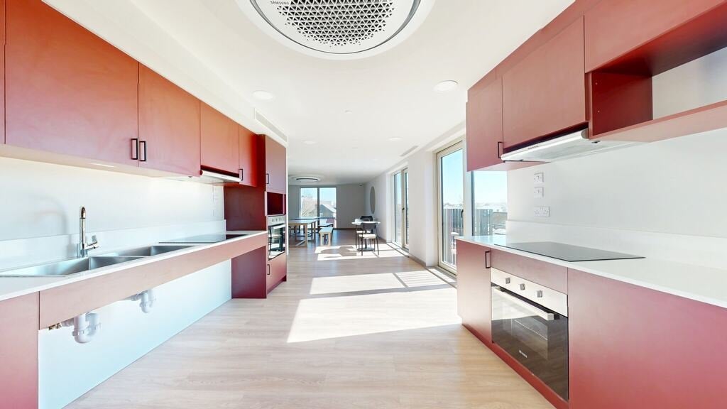Flat Victoria Road in Greater London