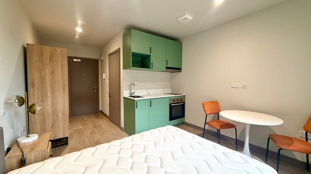 Flat Victoria Road in Greater London