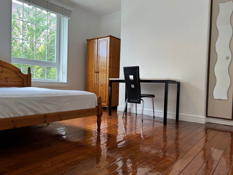 Room Law Street in Greater London