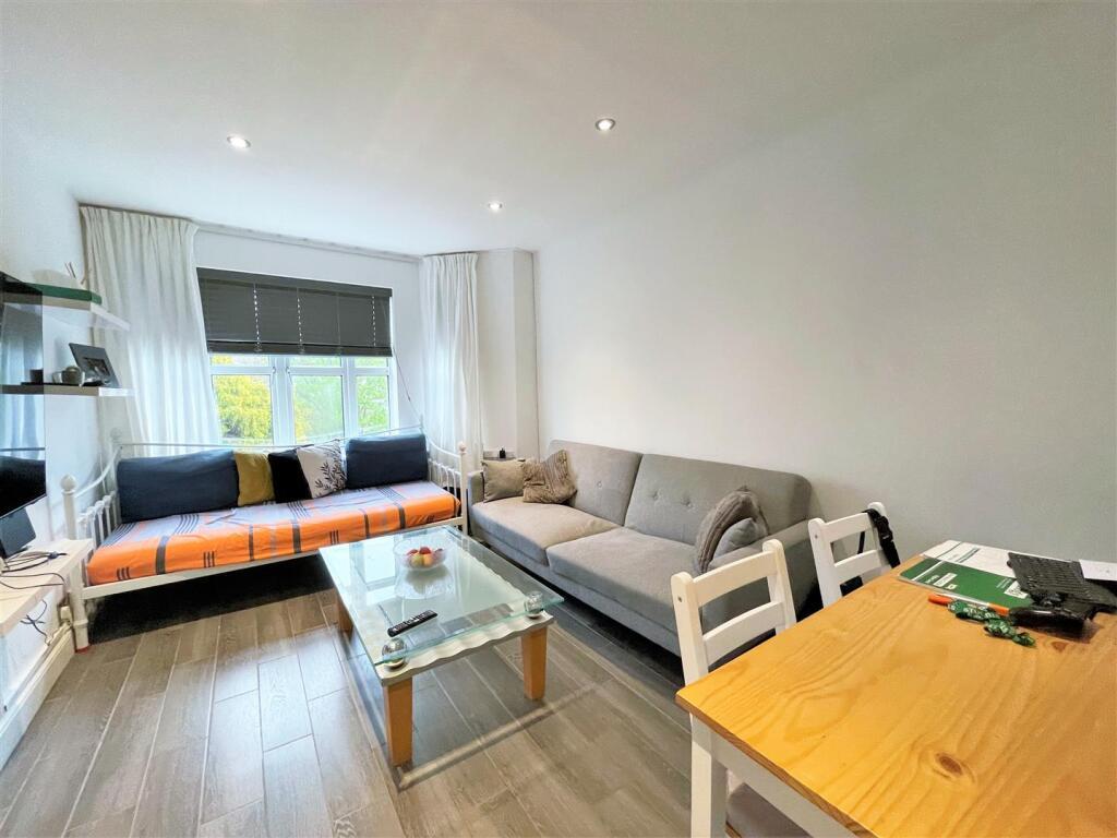 Flat Eaton Gardens in Portslade by Sea