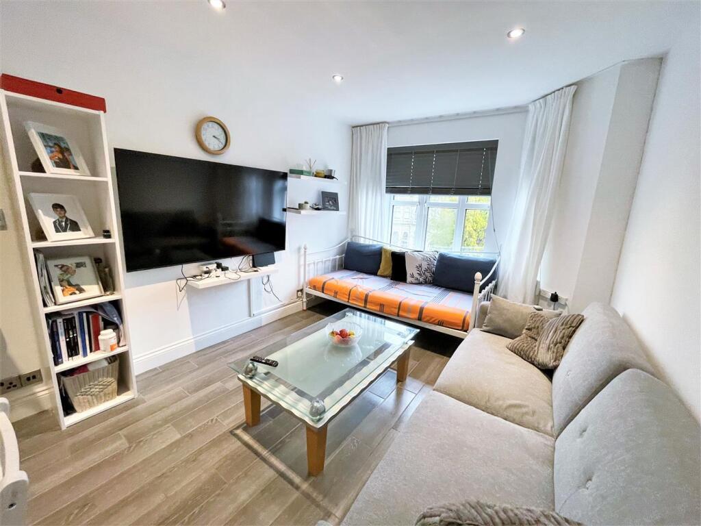 Flat Eaton Gardens in Portslade by Sea