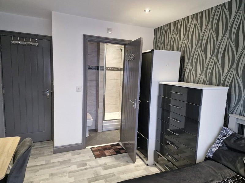 Room Mallard Close in Birmingham
