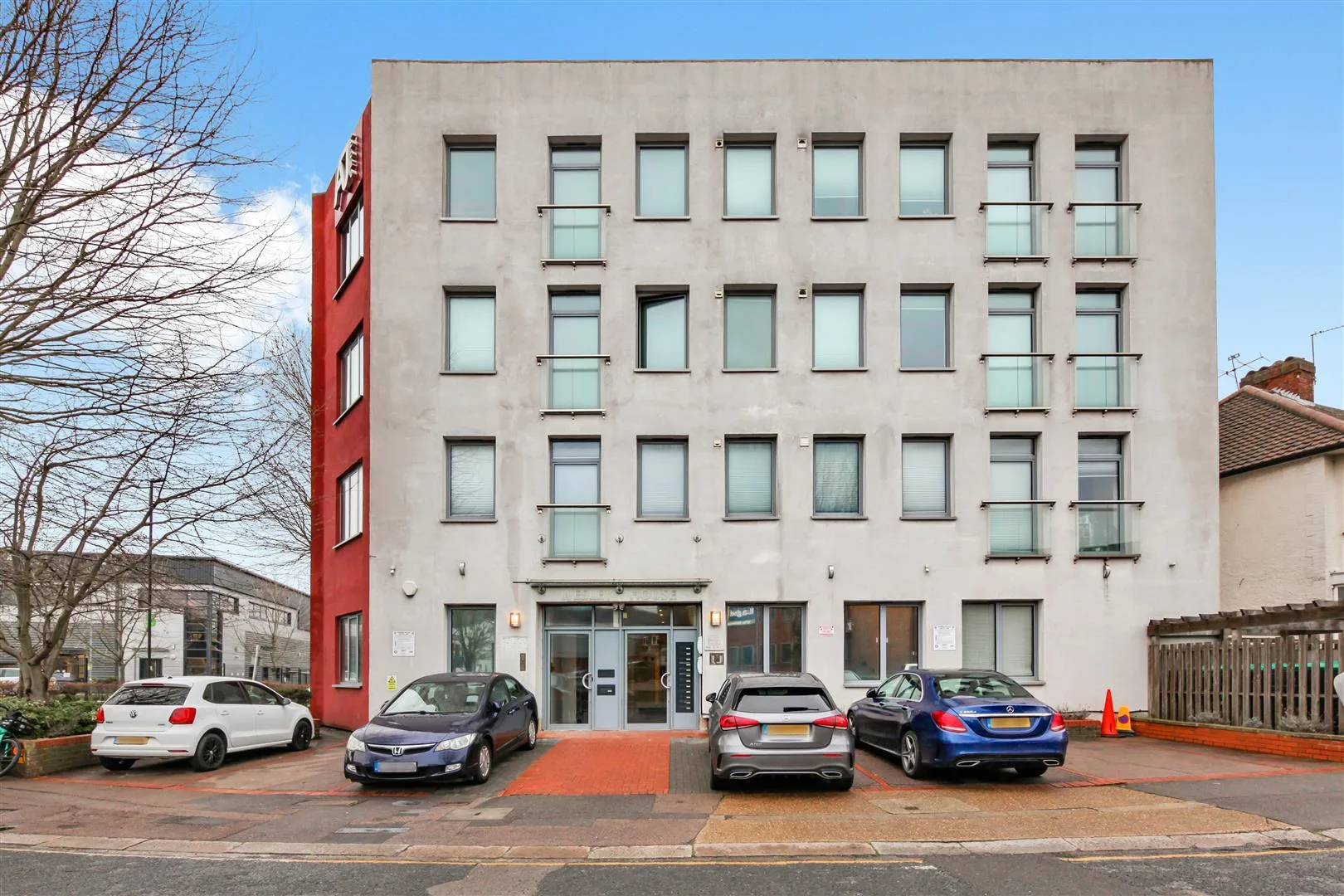 Flat Wesley Avenue in Greater London
