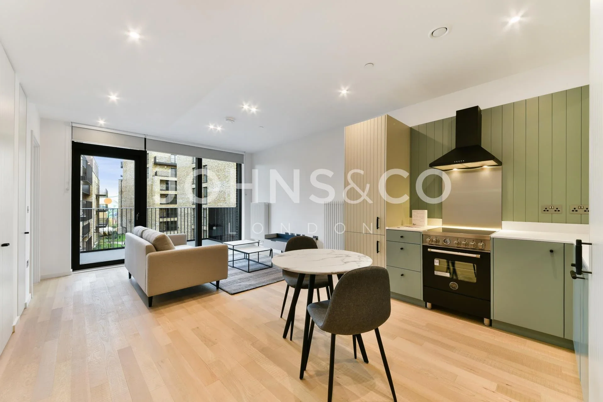 Flat Bradshaw Yard in Greater London