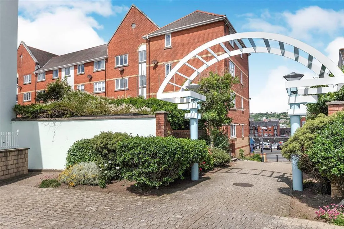 Flat Trawler Road in Swansea