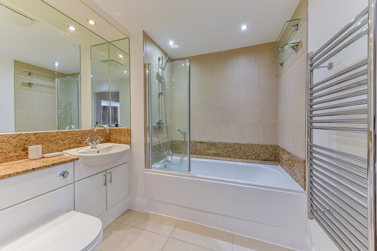 Flat Winchester Mews in Greater London