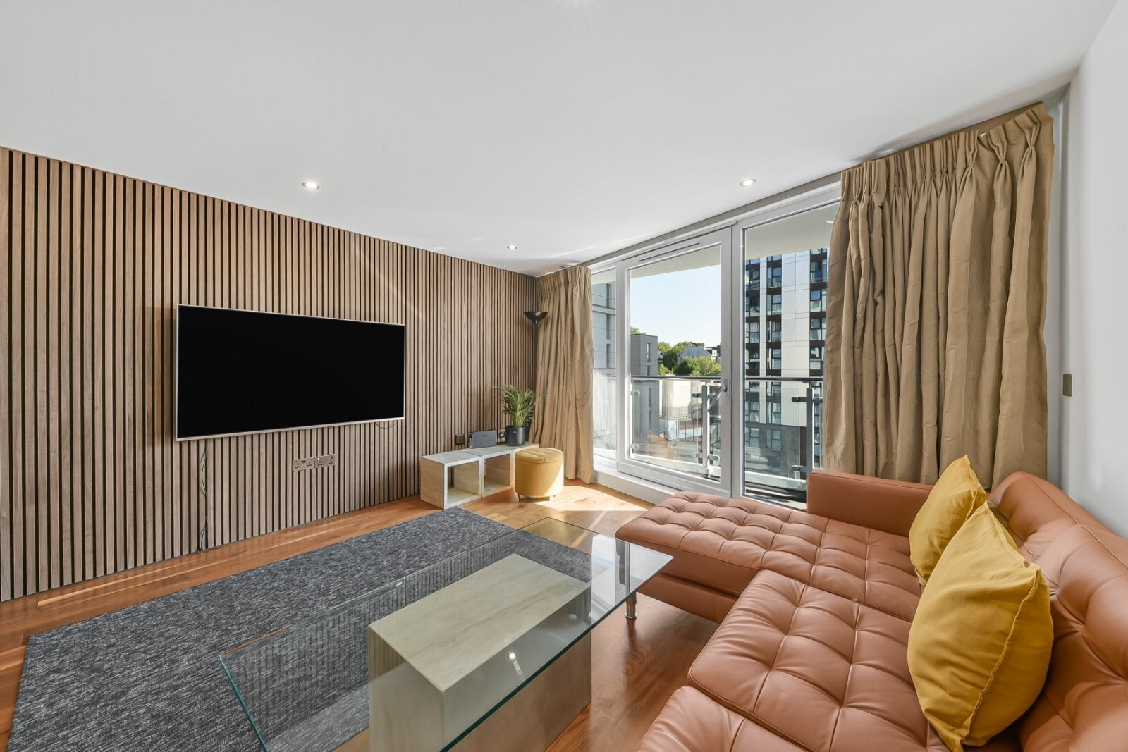 Flat Winchester Mews in Greater London