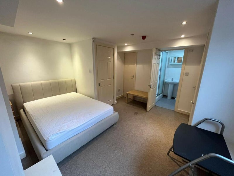 Room Highbury Terrace in Leeds