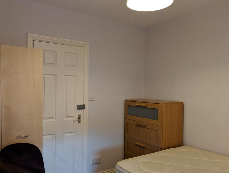 Room Newcombe Road in Coventry